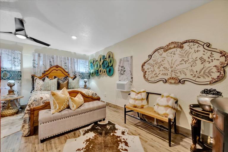 Boutique Studio Walk to College Park