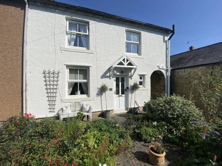 Cottage Amble