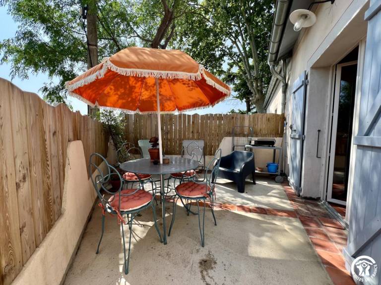 Gite with barbeque, terrace & garden — photo 3
