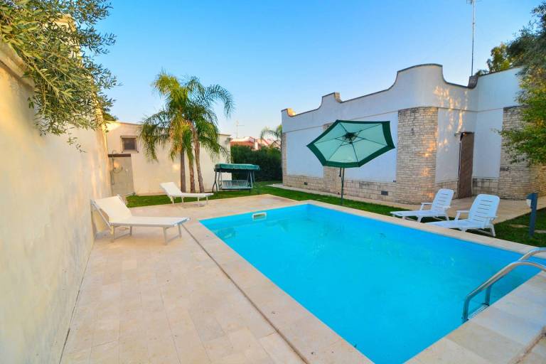 Villa with garden, barbecue & private pool | Nature view — photo 2