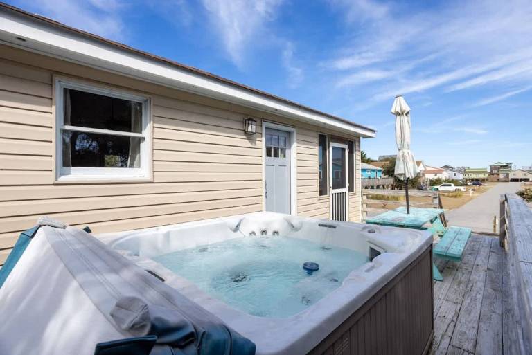 Hot Tub Walk to Beach and Dog Friendly in Outer Banks, NC