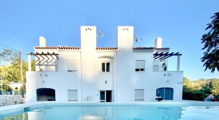 Apartment with garden, terrace & pool in Fronteira