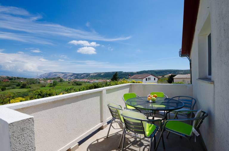 Fully equipped lovely holiday apartment with garden, patio & barbecue | Garden view | Beach nearby | Pets allowed in Rab