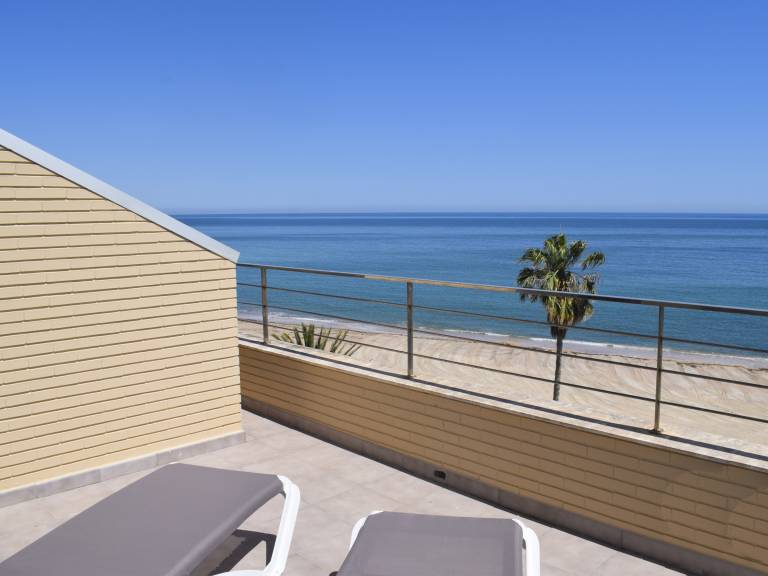 Modernes Strandapartment in Denia mit Pool