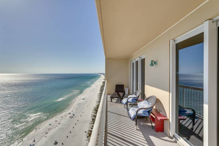 Gulf Coast Getaway w Balcony & Resort Amenities