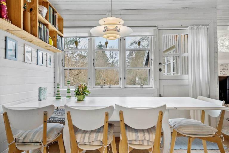 Fully equipped beautiful house with yard & patio | Pets allowed — photo 3