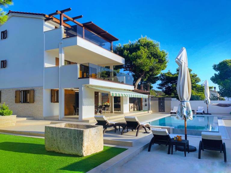 House with garden, terrace & private pool | Pets allowed — photo 2