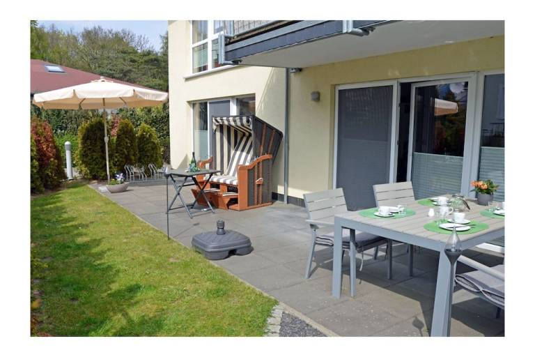 Vacation home with terrace in Breege