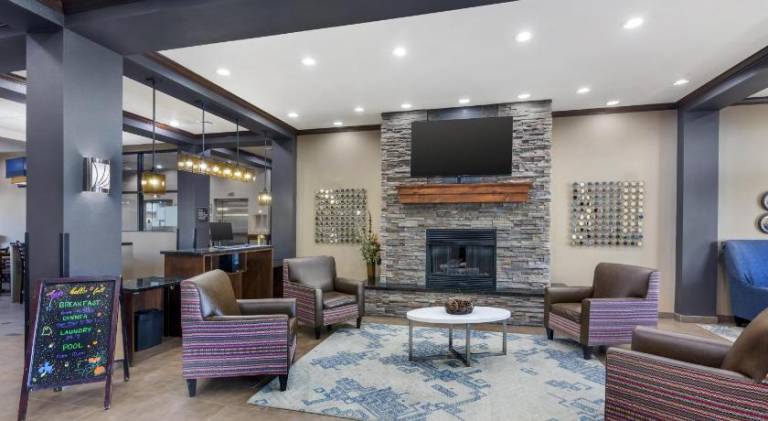 Best Western Plus Williston Hotel & Suites — photo 4