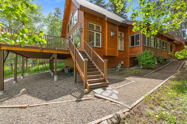 Cedar Chalet -on golf course, clubhouse access with gym, seasonal pool & hot tub — photo 5