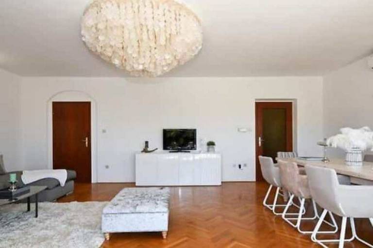 Comfortable and spacious house with terrace and sea view Mavarštica, Čiovo (K-25200) — photo 4