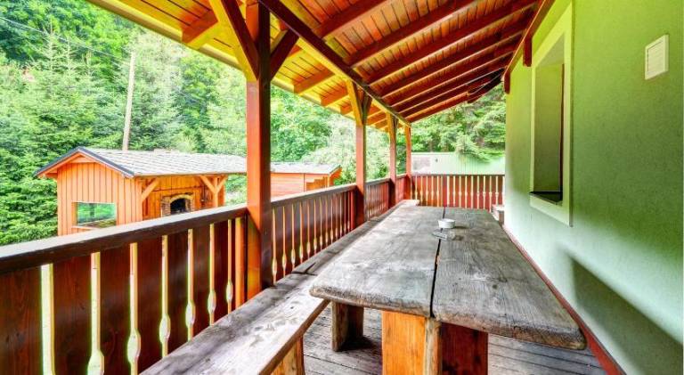 Lodge with BBQ, garden & terrace | Pet-friendly — photo 3