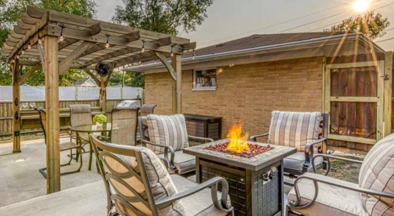 Vacation home with jacuzzi — photo 4