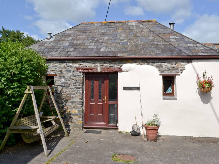 Family-oriented charming cottage with pool, garden & barbecue | River view | Pets are welcome — photo 3