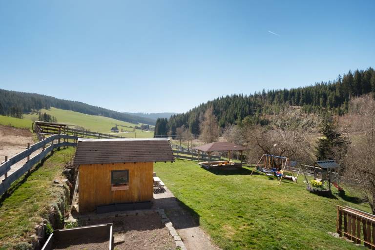 Family-friendly charming holiday apartment with barbeque, garden & fast internet | Garden view | Pet-friendly — photo 4