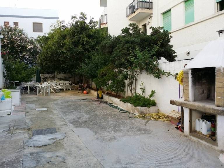 Apartment with garden — photo 2