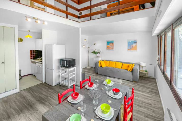 Apartment with pool — photo 2