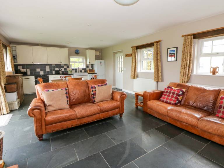 Children-friendly cottage with yard & barbeque | Dogs allowed — photo 4