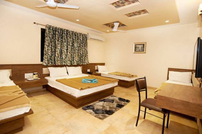 Hotel Sai Suraj Park in Rahata