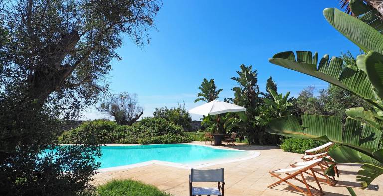 Lodge with pool, grill & patio | Garden view | Dogs allowed — photo 2
