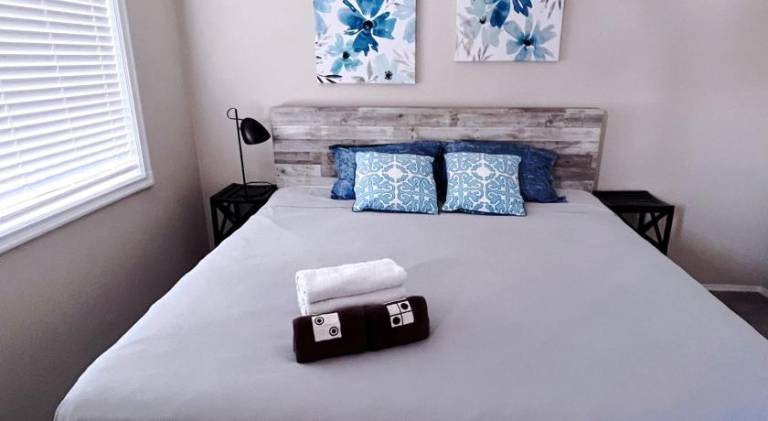 Banff Calgary Garden &3 mins Bus station Close C Train&Free Parking
