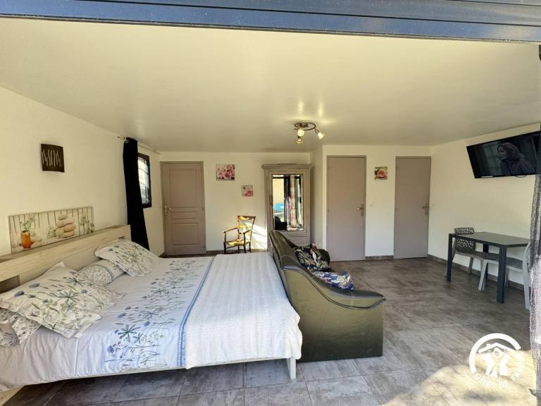 Gite with yard & terrace — photo 5