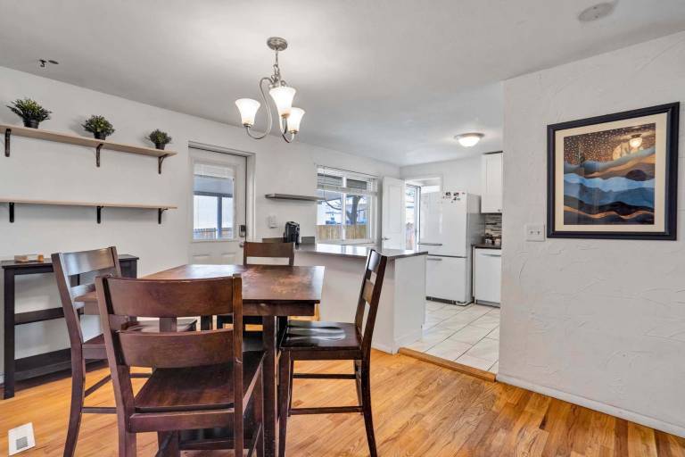 Spacious 3BR Home Sleeps 6 Near Denver Red Rocks — photo 3