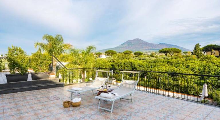 Holiday apartment with terrace, private pool & garden — photo 4