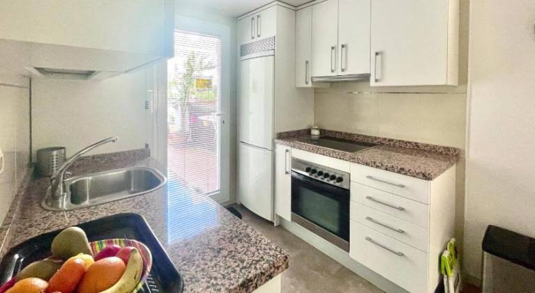 Maravilloso apartamento centrico de 70m2, jardin propio 40m2 con piscina para ninos y parking opcion — photo 3