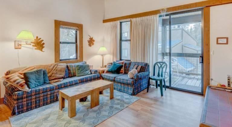 Holiday apartment with pool & hot tub | Dogs allowed in Truckee, CA
