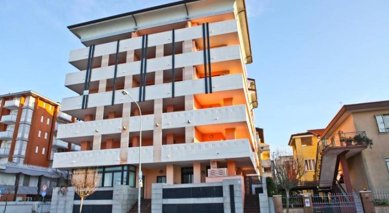 Rental apartment with terrace in Grado