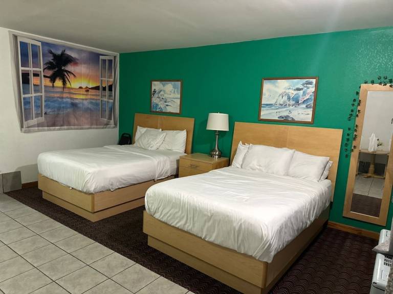 Motel  Mill Neck