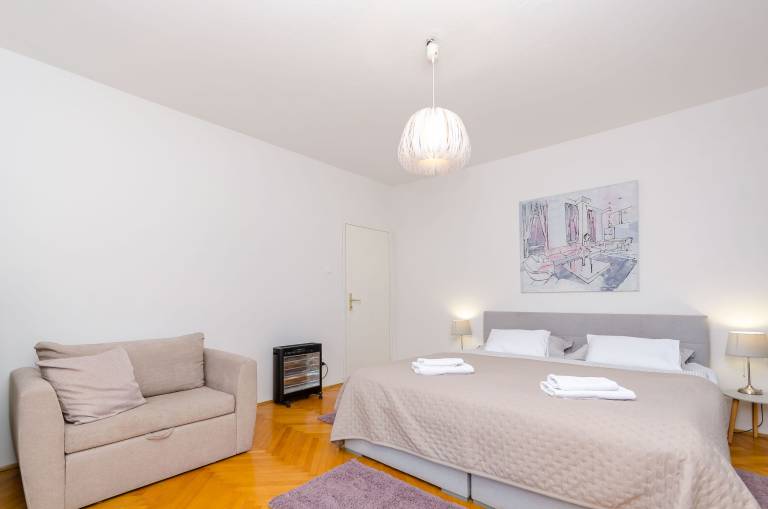 Lovely rental apartment with barbeque | Garden view | Pets allowed — photo 3