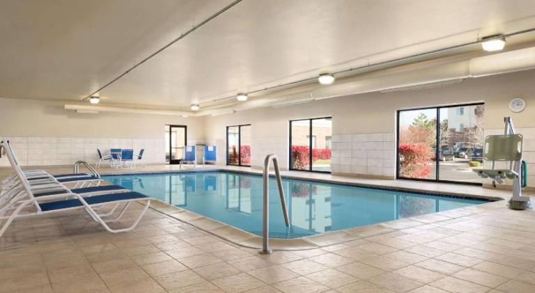 Hampton Inn & Suites Detroit/Sterling Heights — photo 3