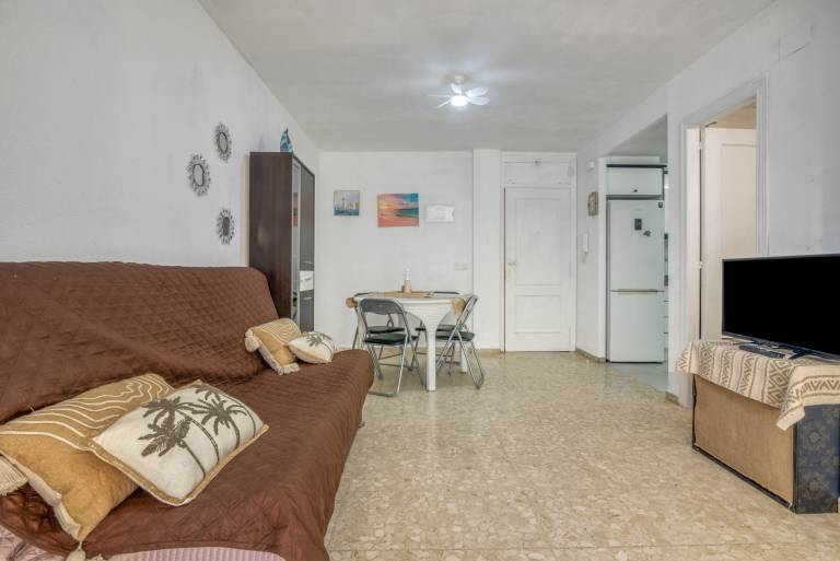 Apartment 'On Daimús Beach' with Shared Pool, Wi-Fi and Air Conditioning — photo 4
