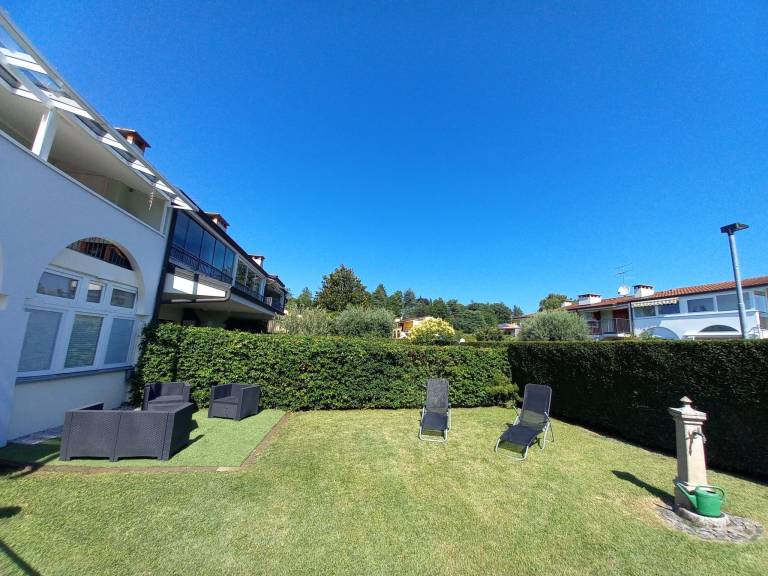Lovely rental apartment with terrace, yard & pool | Mountain view | Dogs allowed — photo 4