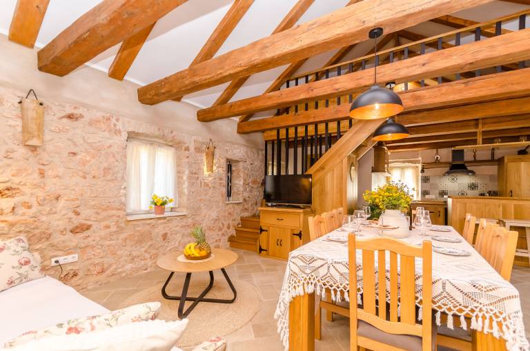Fully equipped charming house with terrace, barbeque & yard | Panoramic view | Pet-friendly — photo 4
