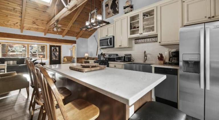 Vacation home with BBQ in Big Bear Lake, CA