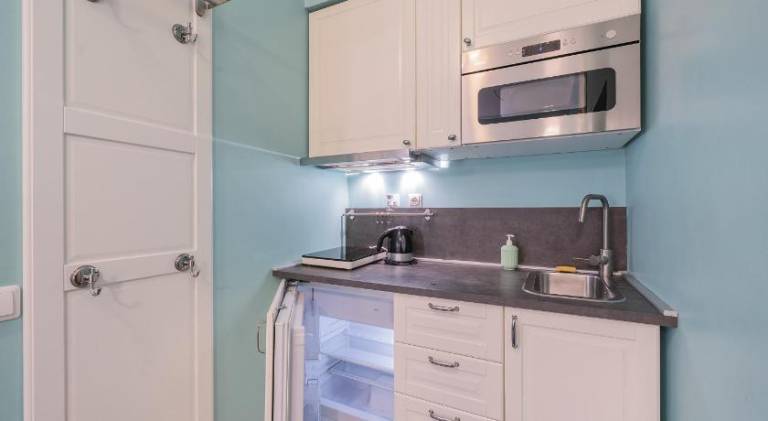 Serviced apartment | Near Gate of Dawn | Perfect for remote work | Pet-friendly — photo 4