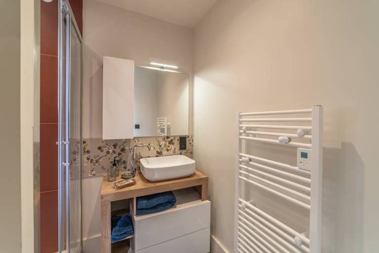 Rental apartment with yard — photo 4