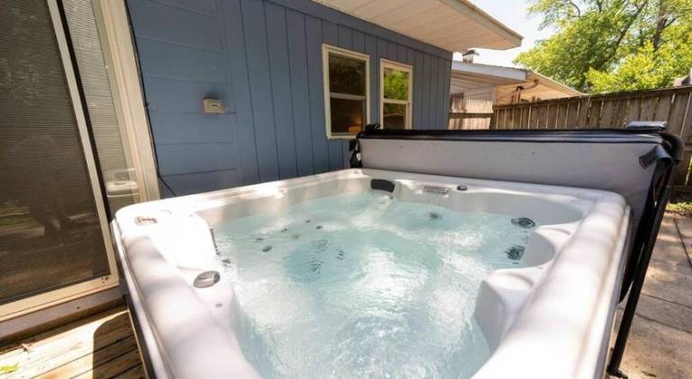 Apartment with pool in Indiana