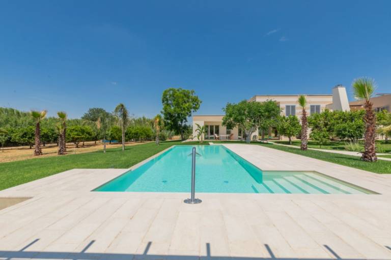 Villa  Cutrofiano