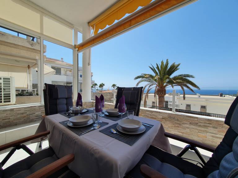 Elegantes und geräumiges Apartment mit Meerblick