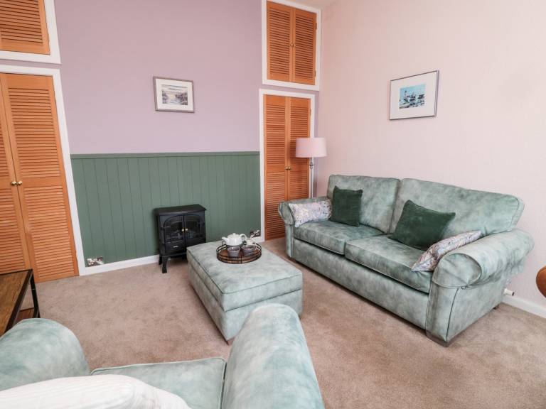 Cottage with patio & garden | Beach view — photo 3