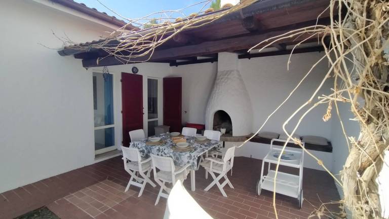 Villa with yard & barbeque — photo 2