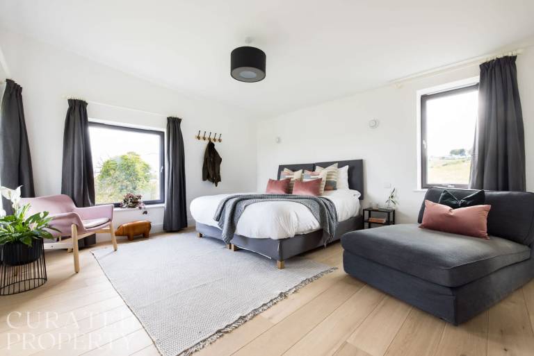Stunning Home with Garden Panoramic Views — photo 4