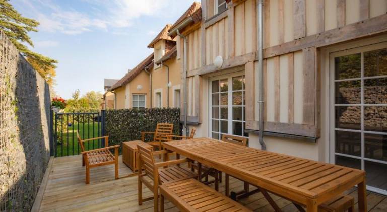 Fully equipped vacation home with patio | Pets are welcome — photo 4