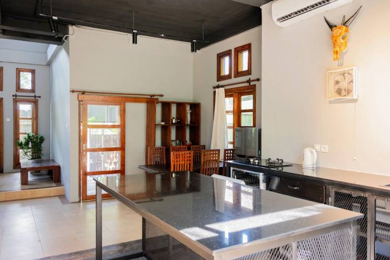 Villa with terrace, yard & private pool — photo 4