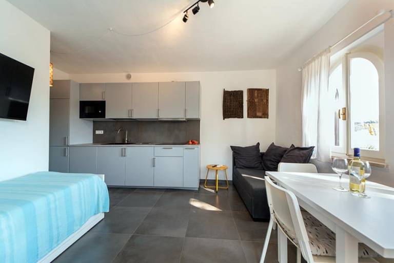 Holiday apartment with garden — photo 2
