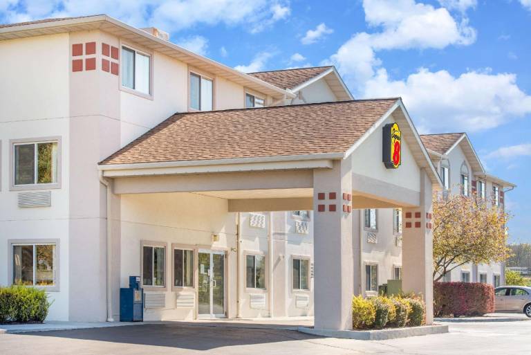 Super 8 By Wyndham West Middlesex - Sharon Area in Hermitage, PA